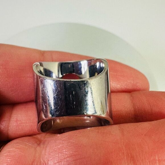 Christian Dior Secret Keyhole Ring Silver Tone Size 7 - Picture 2 of 7